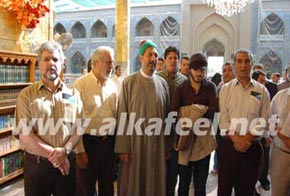 كادر المسلسل خلال تأدية مراسيم الزيارة