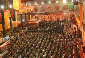 حشود الزائرين تملأ ساحة بين الحرمين
