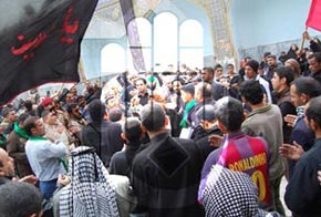 حشود المعزين في الصحن العسكري المطهر