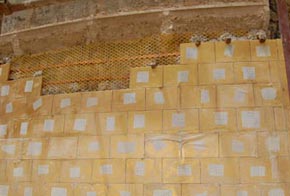 جانب من أعمال التذهيب في القبة