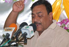 احد الشعراء الضيوف في صحن أبي الفضل العباس عليه السلام