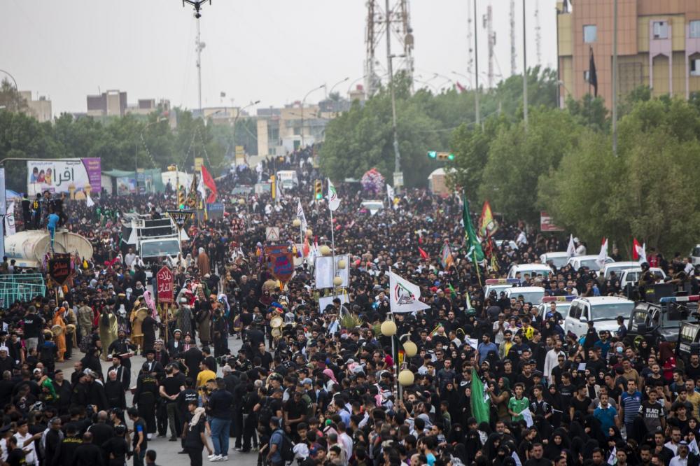 A majestic Hussayni march of the people of Samawah heading towards Karbala.