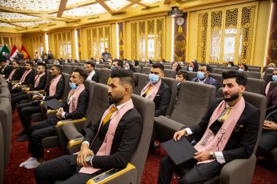 الطلبةُ المتخرّجون في كلّية التربية/ جامعة المثنّى يحتفون بتخرّجهم في رحاب العتبة العبّاسية المقدّسة