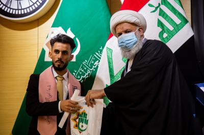 الطلبةُ المتخرّجون في كلّية التربية/ جامعة المثنّى يحتفون بتخرّجهم في رحاب العتبة العبّاسية المقدّسة