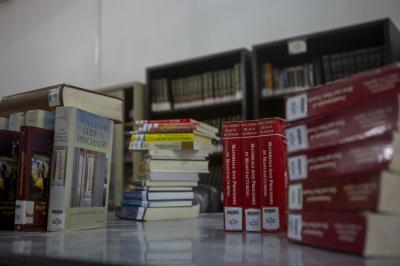 مركزُ الفهرسة ونُظُم المعلومات يفهرس محتويات مكتبة جامعة القادسيّة إلكترونيّاً