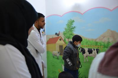 وفدٌ من كلّية تمريض جامعة كربلاء في ضيافة معهد الكفيل للأطفال القابلين للتعلّم ويشيد بما يُقدَّم من خدمات