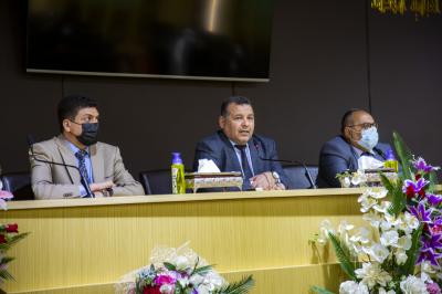 العتبةُ العبّاسية تستضيفُ وفداً من جامعة الكرخ ورئيسُها يؤكّد أنّ هناك جهداً كبيراً يُبذل لخدمة الطالب الجامعيّ