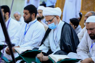 حناجرُ تصدح بتلاوة آيات القرآن الكريم من رحابِ مقامِ شريكه