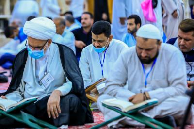 حناجرُ تصدح بتلاوة آيات القرآن الكريم من رحابِ مقامِ شريكه