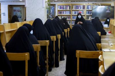 تنظيمُ ورشةٍ توعويّة صحّية نسويّة لعددٍ من ملاكات العتبة العبّاسية المقدّسة
