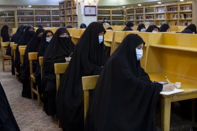 تنظيمُ ورشةٍ توعويّة صحّية نسويّة لعددٍ من ملاكات العتبة العبّاسية المقدّسة