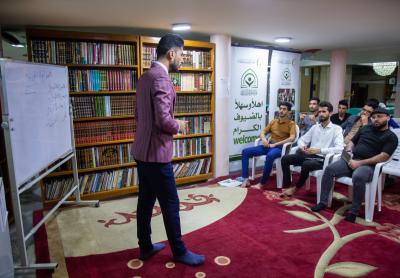 مُلتقى القمر يواصلُ فتحَ آفاق التعاون مع النخب الشبابيّة