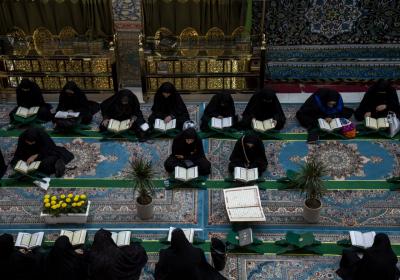 للنساء نصيبٌ وحضورٌ في الختمة القرآنيّة عند مرقد أبي الفضل العبّاس (عليه السلام)