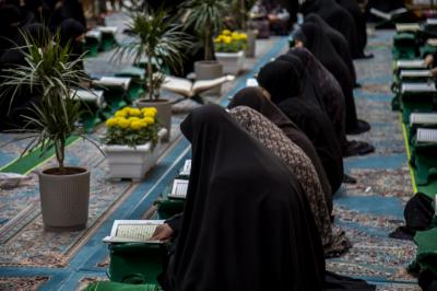 للنساء نصيبٌ وحضورٌ في الختمة القرآنيّة عند مرقد أبي الفضل العبّاس (عليه السلام)