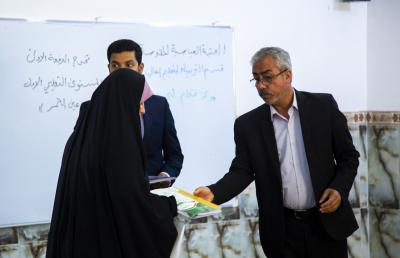 منهاجُ (نتعلّمُ لنَحيا) لمحو الأمّية يُكمل المرحلةَ الأساسيّة في أحد مراكزه 