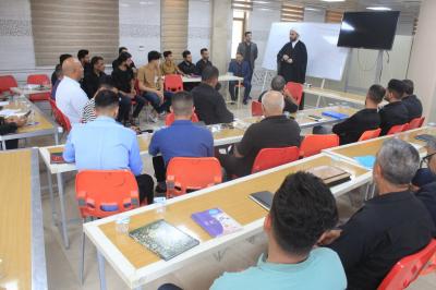 تثقيفيّ توعويّ.. أكثرُ من 40 أكاديميّاً وتربويّاً وطالباً جامعيّاً في ضيافة مُلتقى القمر الثقافيّ
