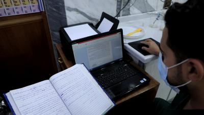 تعرّف على طريقة فحص المخطوطات في مختبرات العتبة العبّاسية المقدّسة