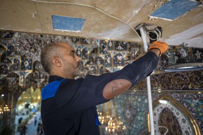 قسم الصيانة والإنشاءات الهندسية: نعمل وفق خطط متكاملة لتأمين احتياج العتبة وأقسامها من الطاقة الكهربائية