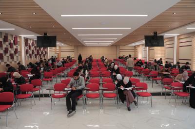 الطلبة يؤدون امتحانات نصف السنة في جامعة الكفيل 