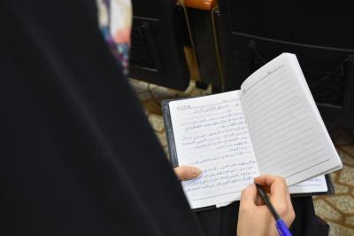 المحاضرات وفق رؤى ومبادئ الدين الاسلامي، وتعاليمه.
