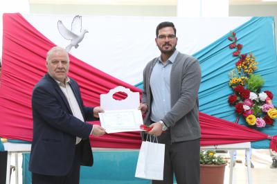 العتبة العباسية تكرم ملاكات مجموعة العميد التعليميّة بمناسبة عيد المعلّم