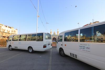 بدأ توافد طالبات الجامعات العراقية على باحة باب قبلة المولى أبي الفضل العباس