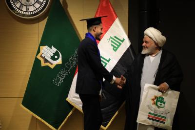 قسم العلاقات يكرّم الطلبة الخرّيجين في جامعة الكوفة وكلية الشيخ الطوسي
