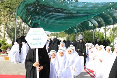 للمشاركة في فعاليات الورود الفاطمية بيومها الثاني.. بدء توافد الطالبات الى مجمّع الشيخ الكليني