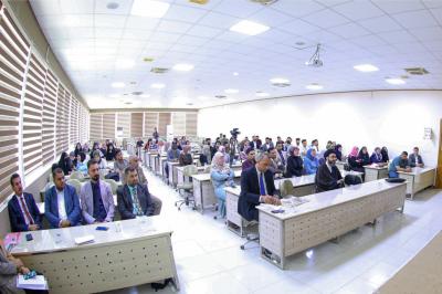 الندوة حضرها مئة طالب جامعي