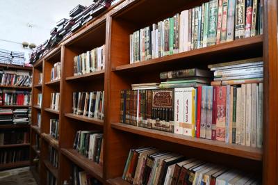 صور المكتبة التي تم رفدما بالكتب من قبل قسم المعارف