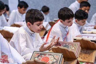 تضمّن المجلس قراءة نصف جزء من القرآن الكريم من قِبل حفّاظ المعهد