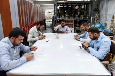 متحف الكفيل ينظم دورة تدريبية لملاكات قسم رعاية الصحن الشريف حول كيفية العمل على ريافة السجاد