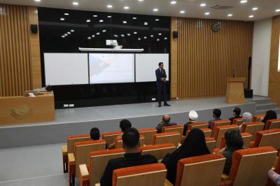 تستمرّ الأمسيات لمدّة خمس ليالٍ على حدائق وأروقة الجامعة