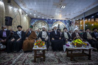 السيد علي شناوة وتوت خرج من النجف وبالاجتهاد المطلق بعدها جاء إلى مدينة الحلة قبل أكثر من (140) عاماً وتربّع على الزعامة العلمية فيها