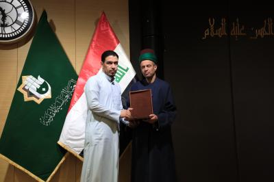 توزيع الهدايا على المشاركين بالمسابقة