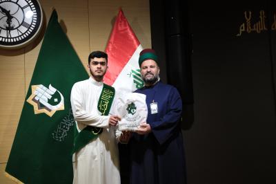 توزيع الهدايا على المشاركين بالمسابقة