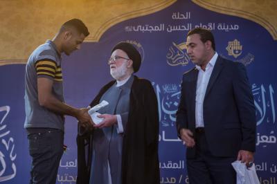 تكريم المشاركين في المهرجان