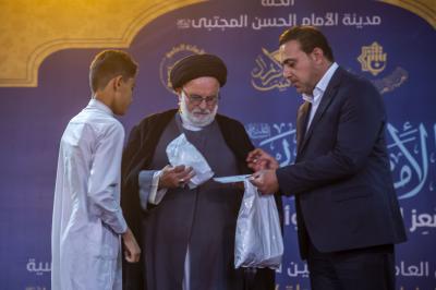 تكريم المشاركين في المهرجان
