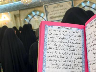مشاركة الزائرات في احياء ليلة القدر