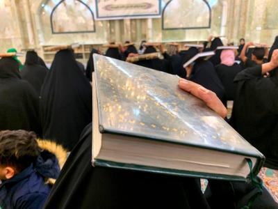 مشاركة الزائرات في احياء ليلة القدر