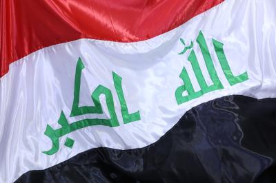 الانتهاء من خياطة مئات الأوشحة والأعلام الخاصّة بحفل تخرّج طلبة الجامعات
