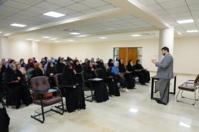 بالتعاون مع المجمع العلمي.. جامعة العميد تقيم محاضرة حول أمن الأسرة والمجتمع
