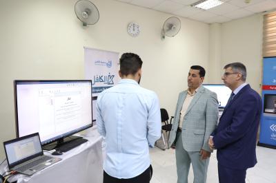 زيارة قائممقام مركز كربلاء الى معرض جامعة الكفيل