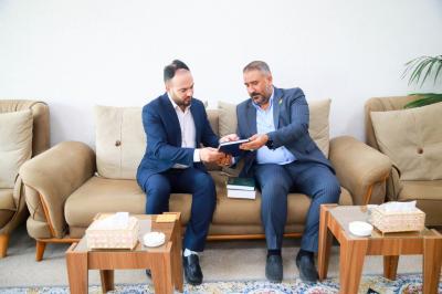 قسم المعارف يزوّد مكتبات النجف الأشرف بإصداراته الجديدة