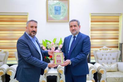 قسم المعارف يزوّد مكتبات النجف الأشرف بإصداراته الجديدة