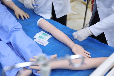 جامعة العميد تشرع بإجراء الامتحانات النهائية لطلبتها