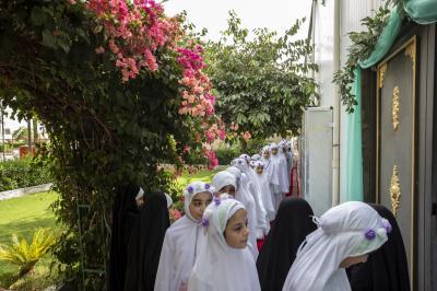 عرض مسرحي تشهده فعاليات حفل التكليف الشرعي لطالبات معهد القرآن النسوي