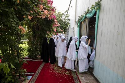 عرض مسرحي تشهده فعاليات حفل التكليف الشرعي لطالبات معهد القرآن النسوي