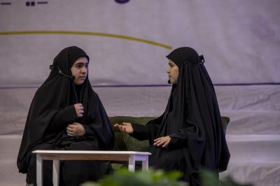 عرض مسرحي تشهده فعاليات حفل التكليف الشرعي لطالبات معهد القرآن النسوي