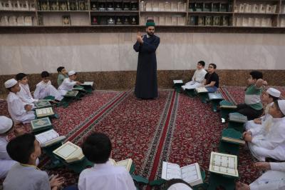 بالصور.. الدورات القرآنية الصيفية بيومها الأول تشهد حضوراً ملفتًا للأطفال